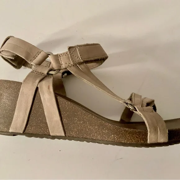 NWOT..TEVA leather  Sandals - Picture 2 of 10